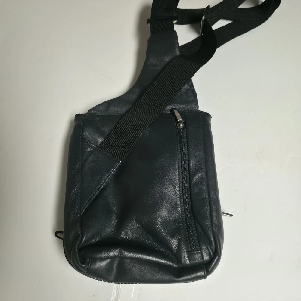 Travelon Vintage Navy Blue Smooth Leather One Shoulder Sling Crossbody